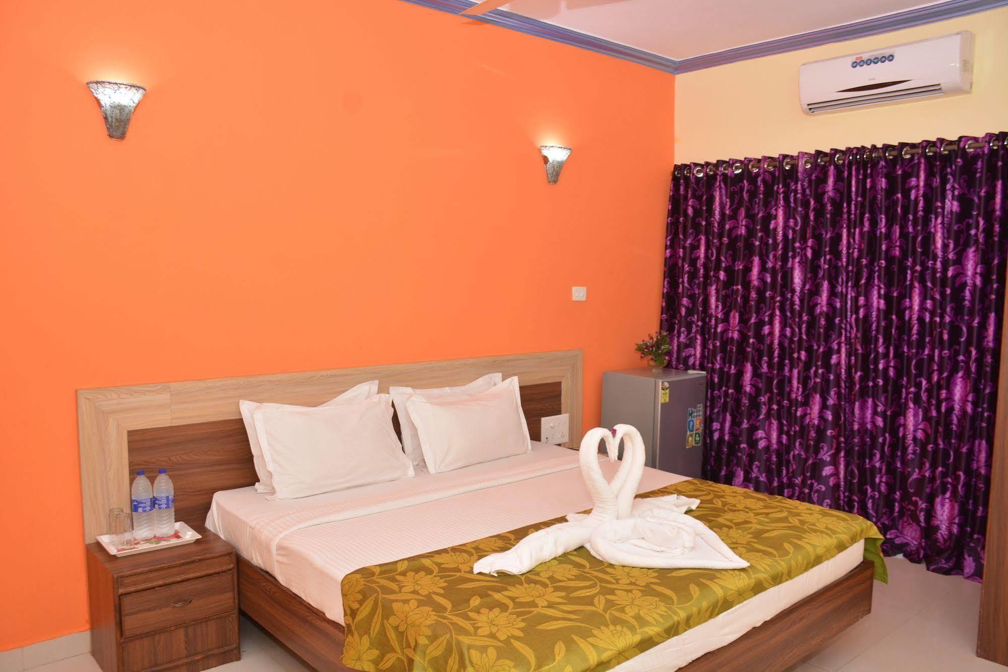 Rbr Suites Calangute Exterior photo